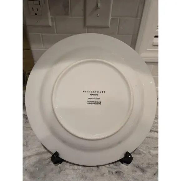 Pottery Barn Seashore Dinner Plates Set Of 2 White Seashell Starfish Nautical - Picture 8 of 10